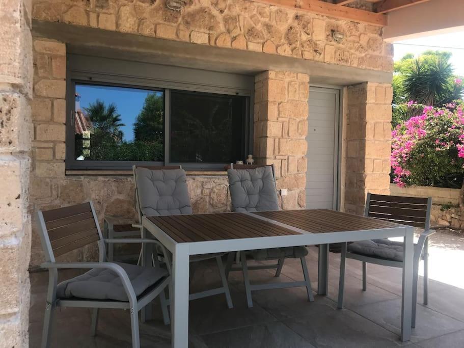 Πέτρινη Κατοικία Στην Αίγινα - Stone House In Aigina Khloi Exterior photo